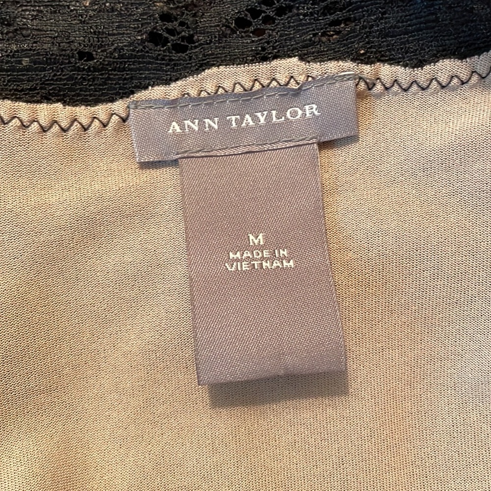 Ann Taylor Women’s Bead & Lace Top - Medium - Picture 7 of 9